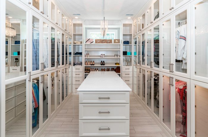 Armario casa Armario casa con zapatos y ropa